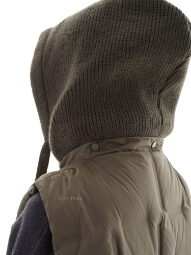 Пуховый жилет с вязаным капюшоном в цвете хаки