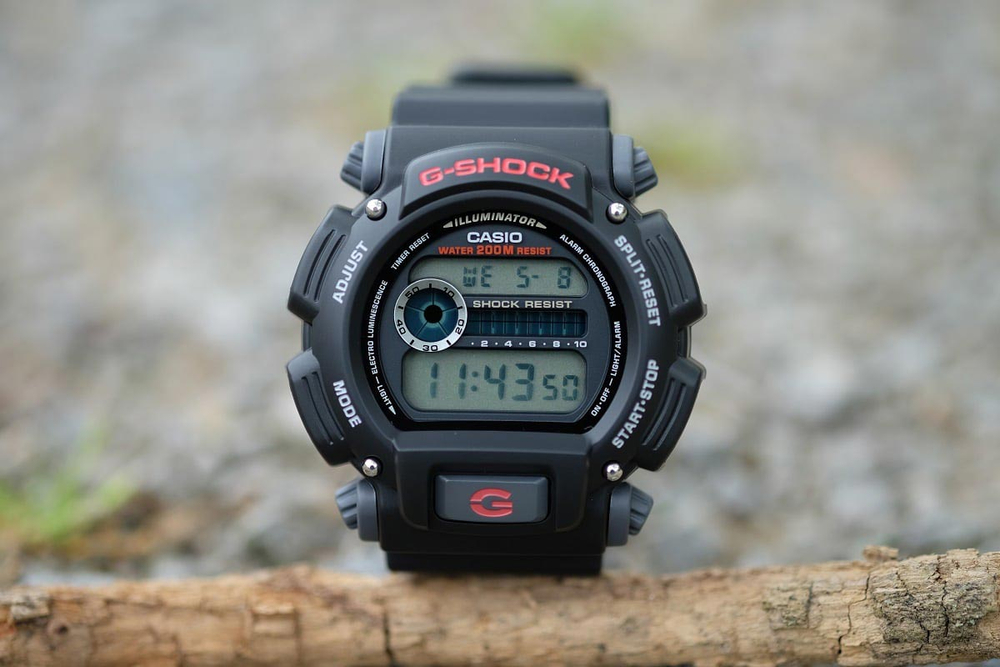 Часы Casio DW-9052-1V
