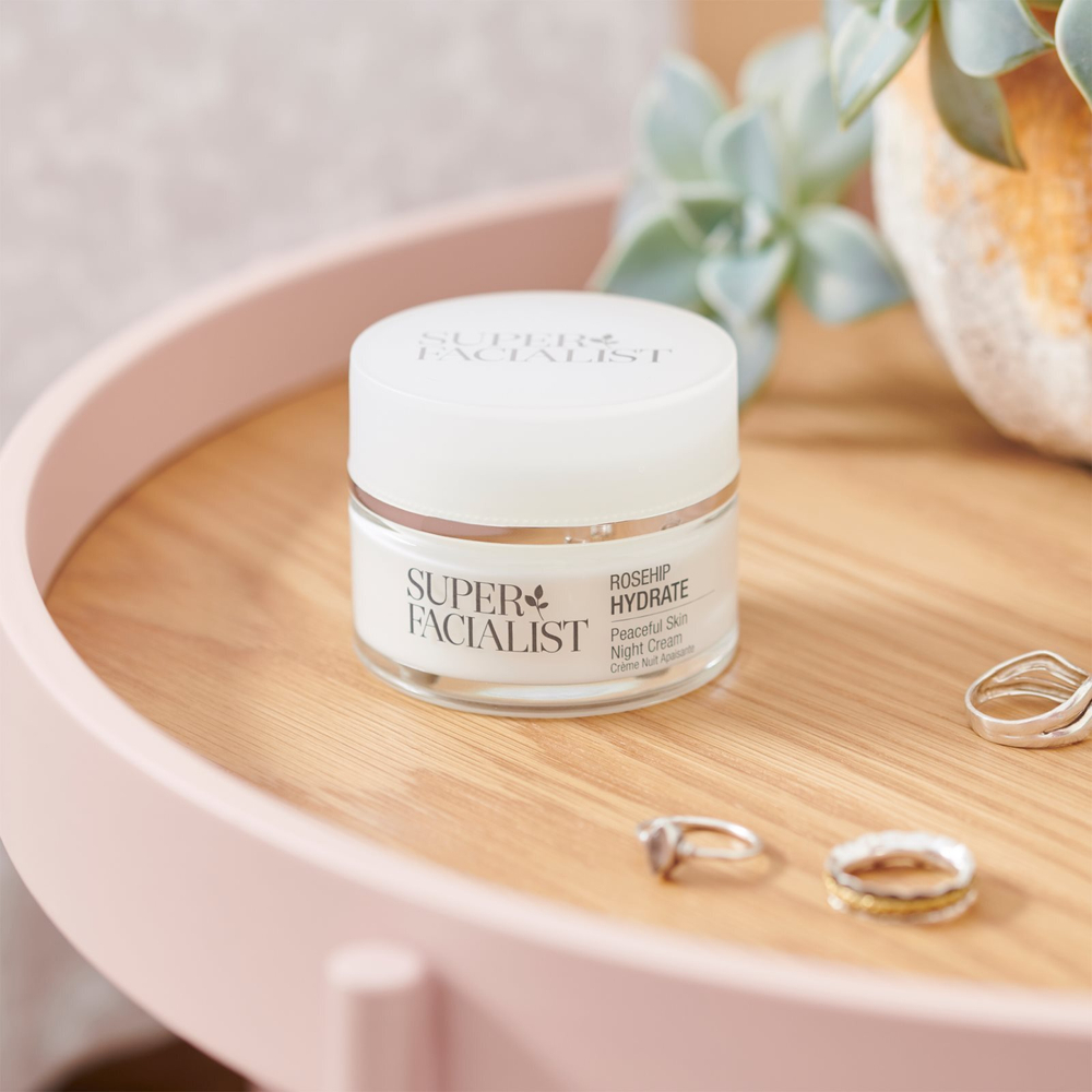 Super Facialist Rosehip Hydrate - успокаивающий ночной крем с увлажняющим эффектом /   50  ml  / GTIN 5060388880347