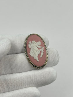 Брошь Wedgwood розовая