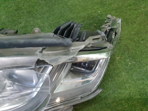 Битая Фара левая Toyota Alphard 3 (2015-2017) LED