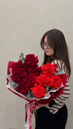 Букет красных французских роз для нее