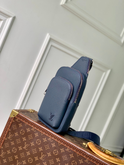 Louis Vuitton Avenue Slingbag PM