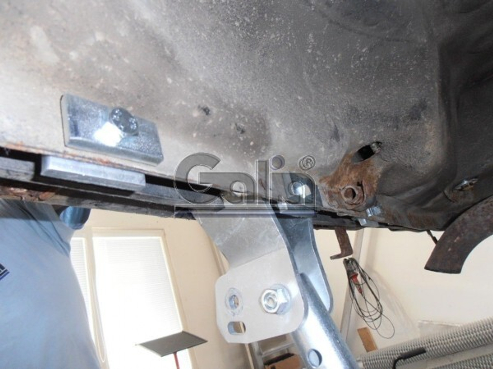 Фаркоп оцинкованный Galia K018A для Kia Carnival 1999-2006(паспорт и сертификат в комплекте)(без электрики)