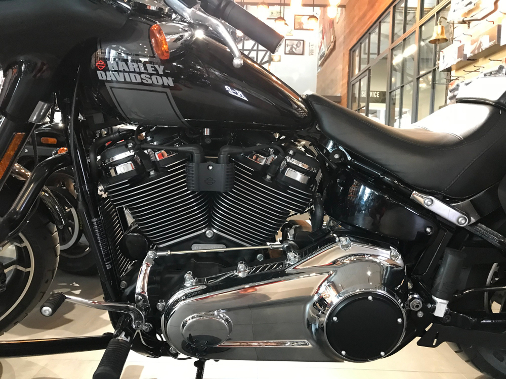 Sport Glide Harley-Davidson Softail Vivid Black 2021