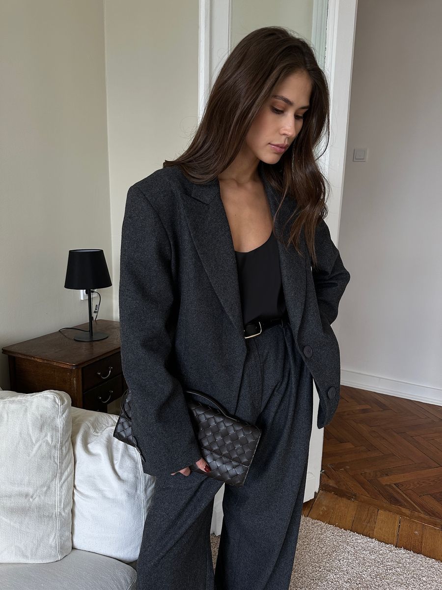 Брюки из шерсти на заниженной талии со складками графит