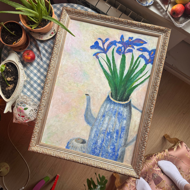 Ирисы в кувшине