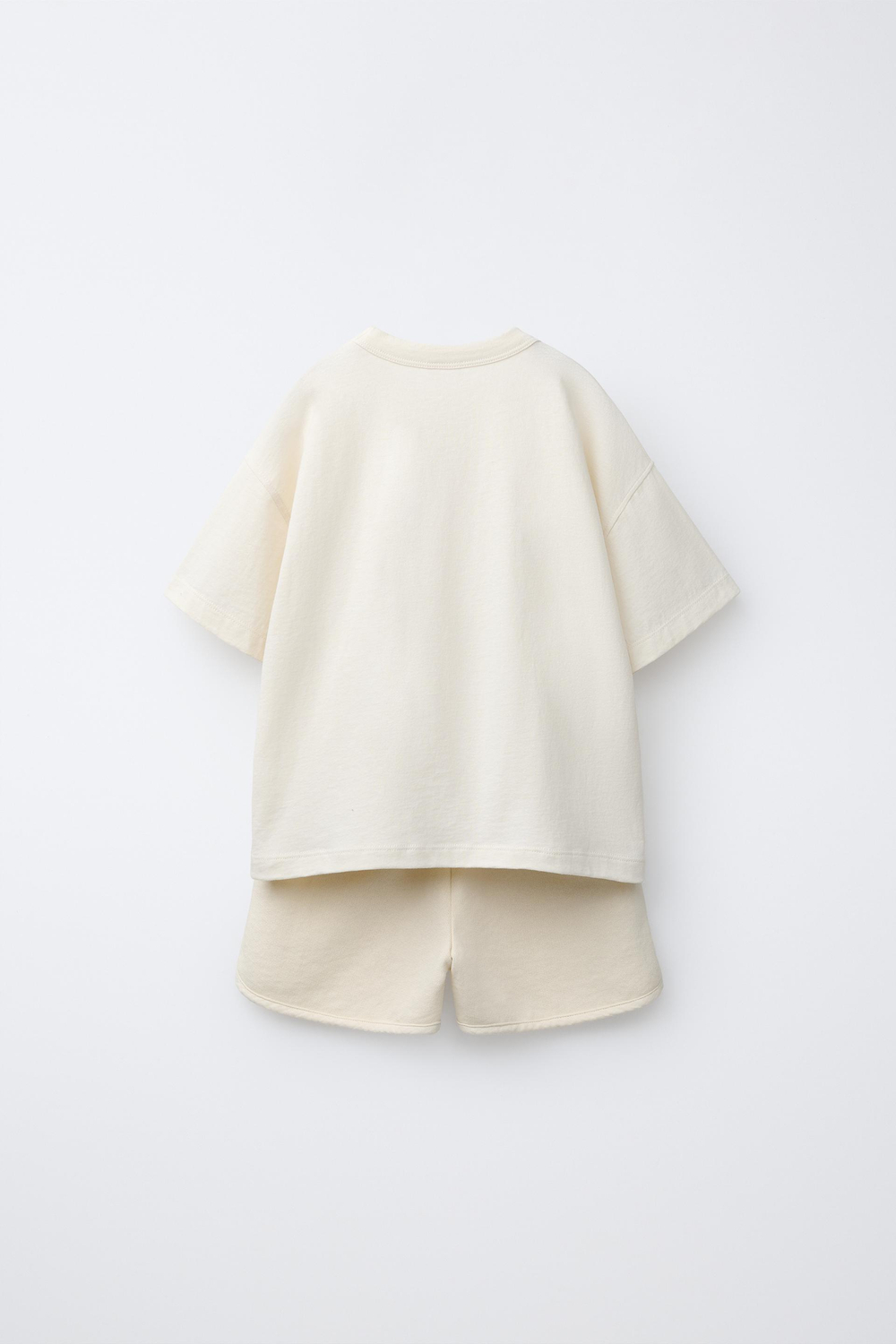 ZARA КОМПЛЕКТ ИЗ ФУТБОЛКИ И БЕРМУД, ЭКРЮ