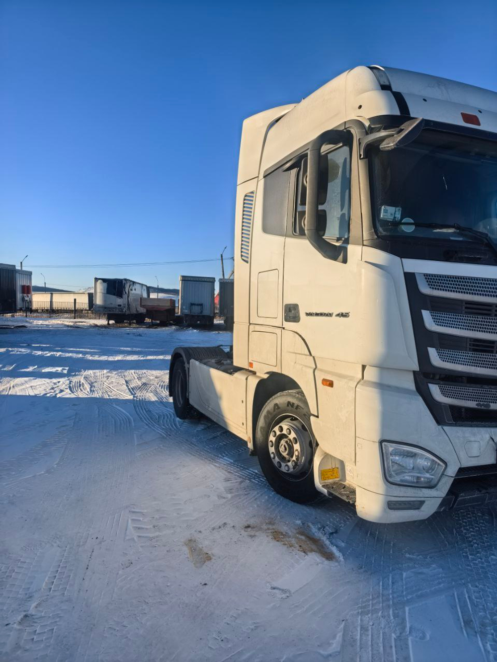VALDAI 45 4x2 Седельный тягач FB2R13 (Дизельный, 11.8 л, 470 л.с. АТ)