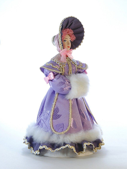 Кукла фарфоровая Дама в городской зимней одежде с муфтой