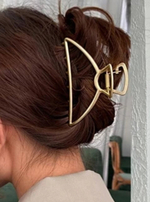 Заколка-краб для волос женская. Металл. Цвет  золото. Усиленная. Подходит для всех типов волос. Надежно держит прическу.