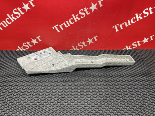 Кронштейн бампера правый 2023г.