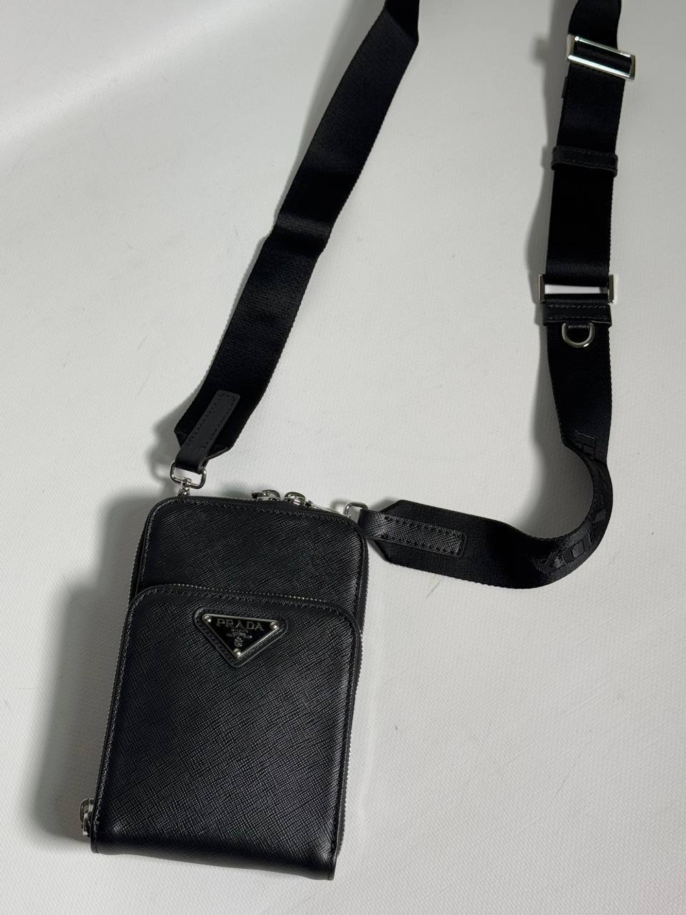 Сумка-слинг Prada