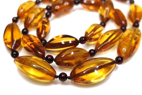 Элегантные бусы из янтаря цвета коньяк и вишня (7502)