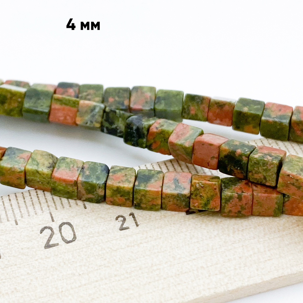 Унакит бусины, размер 4,1-4,4 мм, цена за 45-46 шт (1/2 нити)