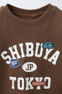 ZARA ФУТБОЛКА С ТЕКСТОВЫМ ПРИНТОМ, КОРИЧНЕВЫЙ