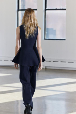 ZARA ТРИКОТАЖНЫЙ ТОП С БАСКОЙ, МОРСКОЙ СИНИЙ