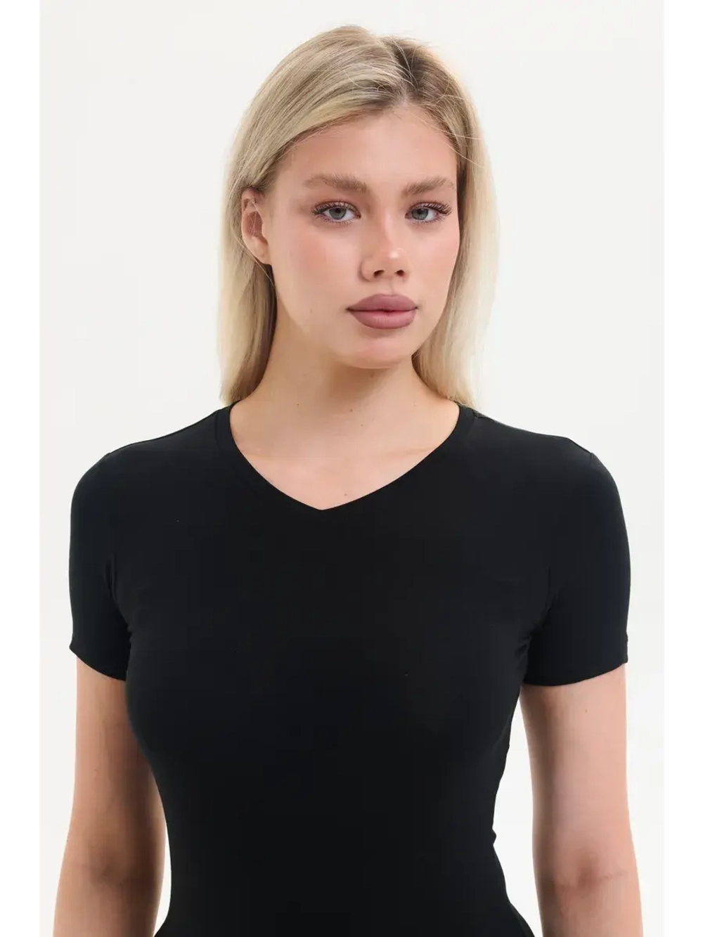 Футболка летняя с V-вырезом