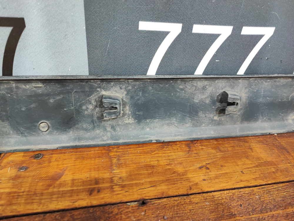 Накладка двери передней левой Renault Kangoo 2  Б/У Оригинал 808217463r