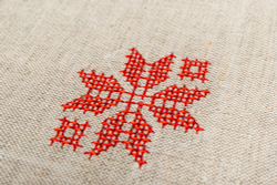 Салфетка с вышивкой