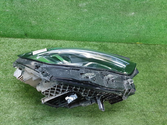 Фара правая Mercedes GLA H247 (2020-2023) LED