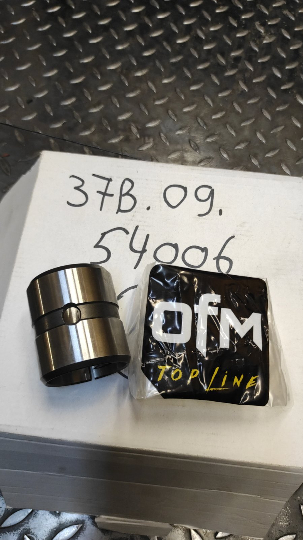 Втулка 37B-09-54006