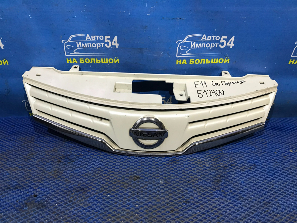 Решетка радиатора NISSAN NOTE 2008-2012