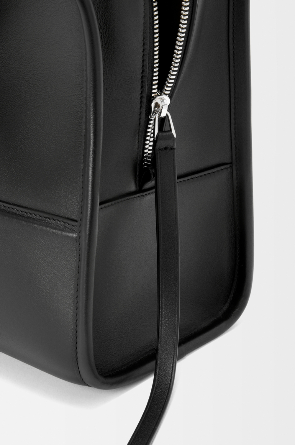 Loewe Большая сумка Amazona 180 из мягкой телячьей кожи, черный