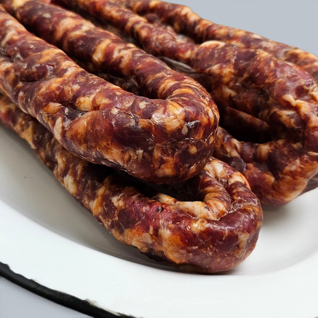 Колбаса мясная "Лесная с клюквой"
