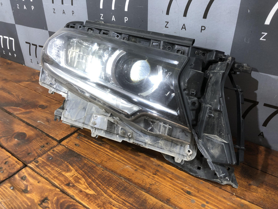Фара правая Toyota Land Cruiser Prado 150 17-24 Б/У Оригинал 8114560N20