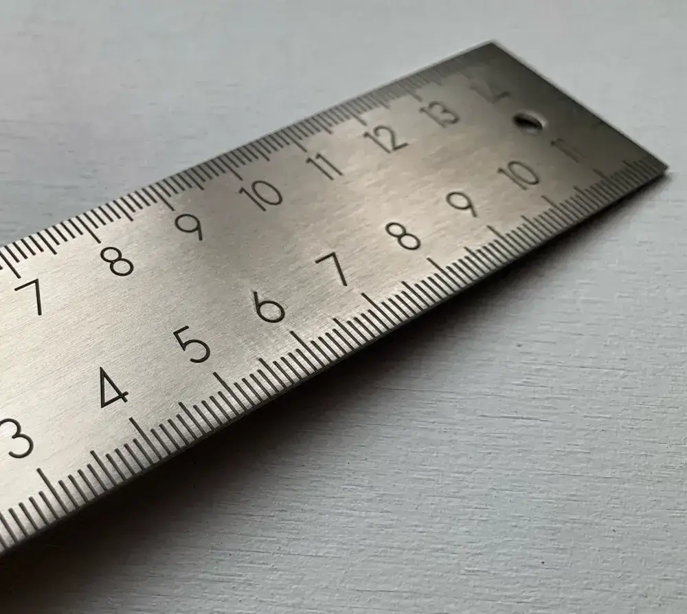 Угольник столярный 150мм Миллиметрика