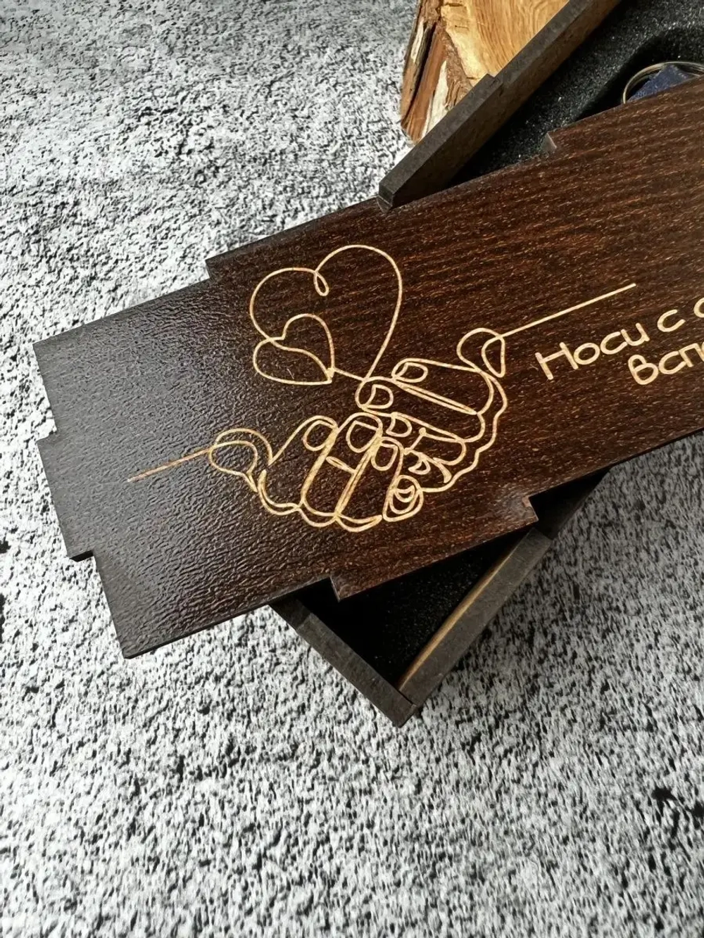 Брелок кожаный на ключи с гравировкой