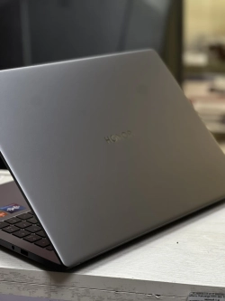 Honor MagicBook X16 2024