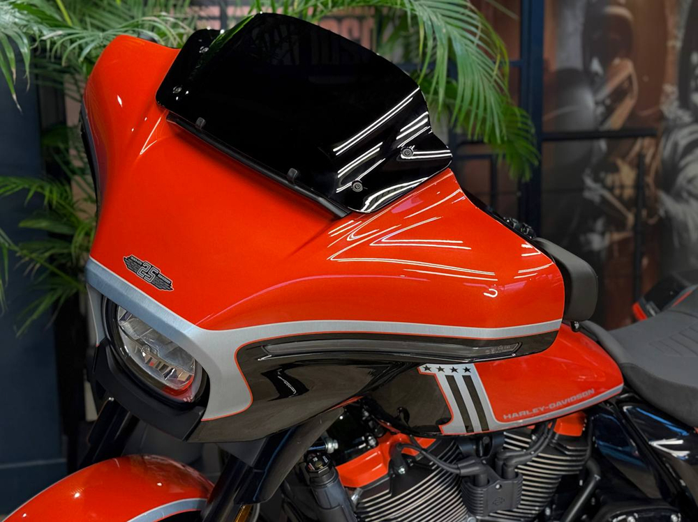 Harley-Davidson CVO Street Glide (Legendary Orange)