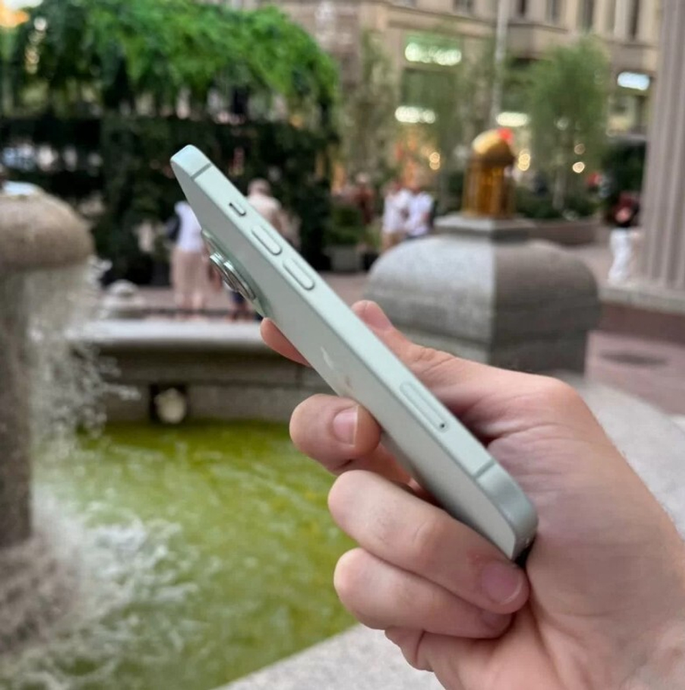 iPhone 15, 128 ГБ б/у