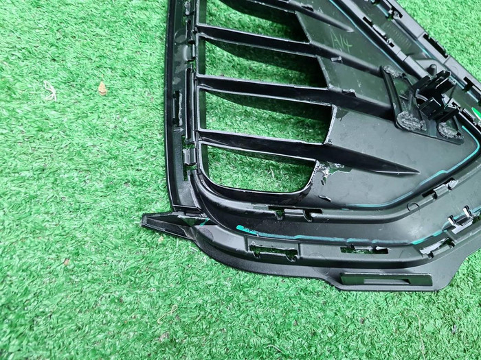 Решетка переднего бампера правая VW Talagon 21-нв