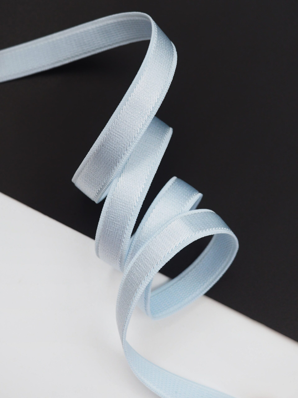 Резинка бретелечная светло-голубая глянцевая ширина 10 мм