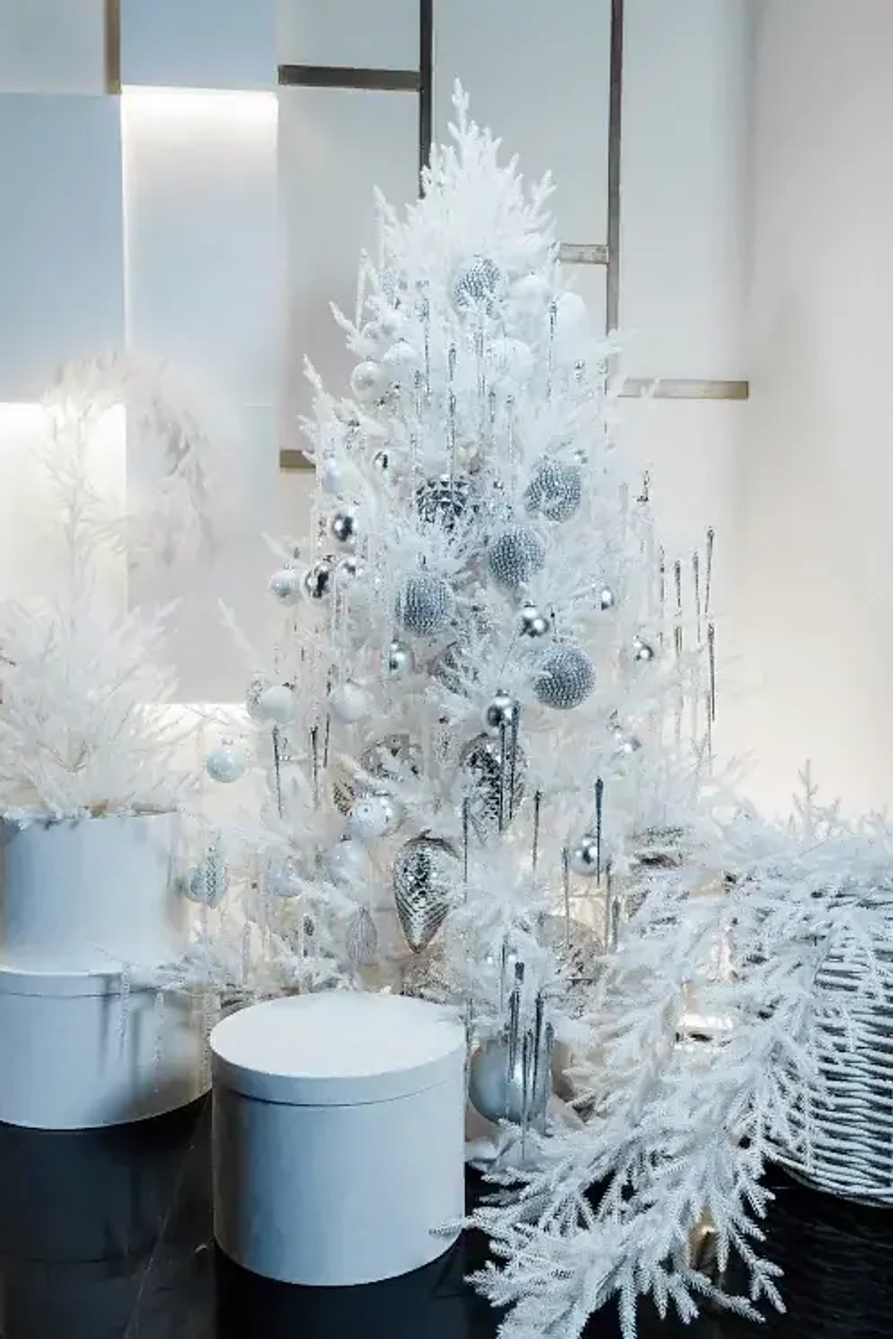 Искусственная елка Лесная Симфония белая 210 см., 100% литая хвоя, Max Christmas (ЕЛСМБ21)