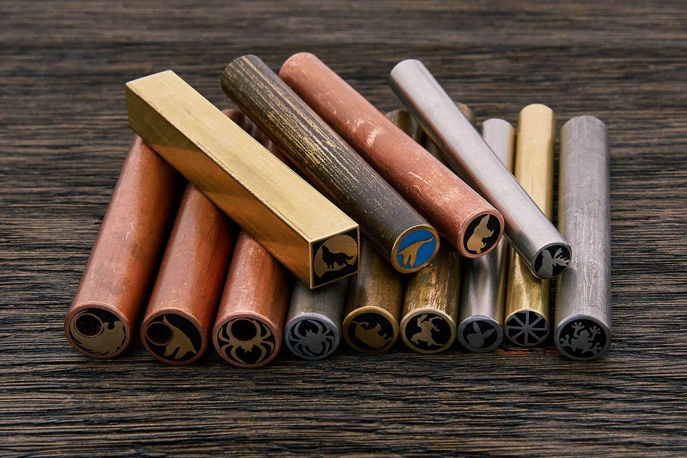 Мозаичный пин "Узор-II" 8,0x100 мм, контур - медь, центр - сталь, черный