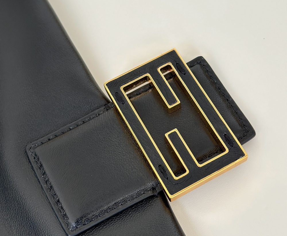 Fendi Medium Mamma Baguette 26 cm