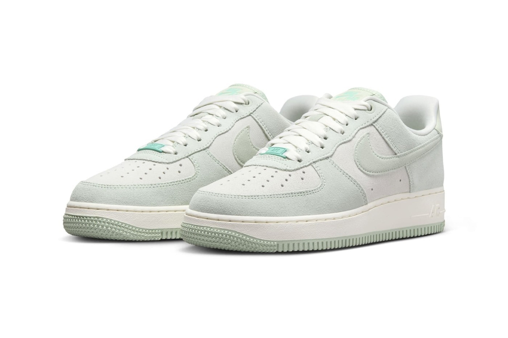 Кроссовки женские NIKE WMNS AIR FORCE 1 '07 SE TRK3