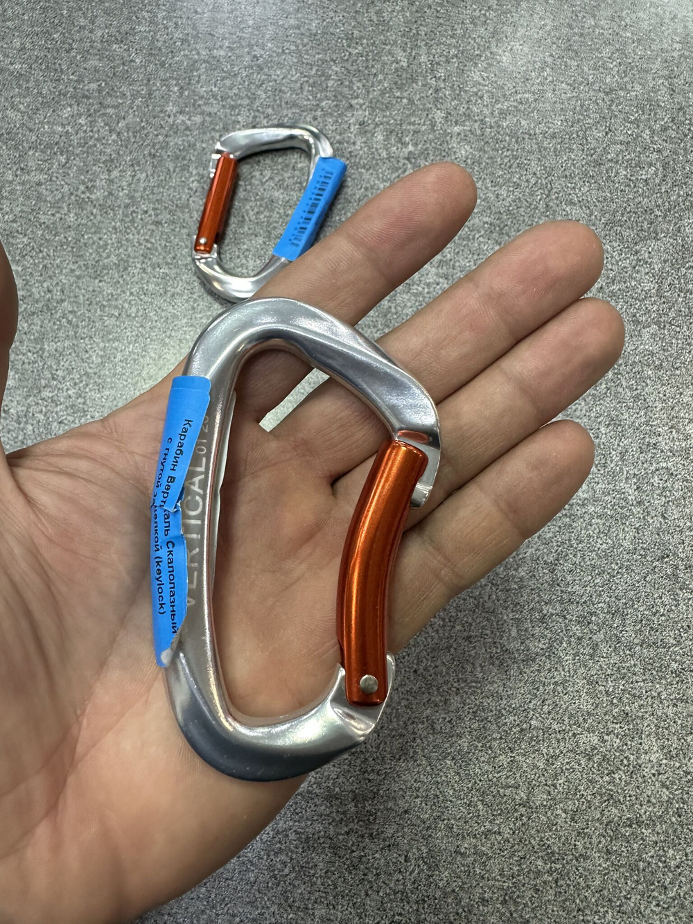 Карабин Вертикаль Скалолазный с гнутой защелкой (keylock)