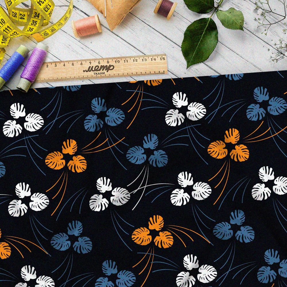 Ткань дюспо крупные разноцветные листья на чёрном фоне