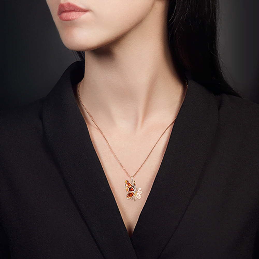 Подвеска «Бабочка» из красного золота с янтарём и эмалью
