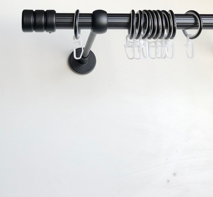 Карниз кованый рифленый для штор Цилиндр-II d20 однорядный, цвет черный матовый