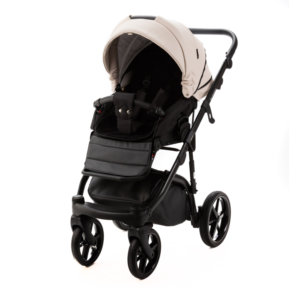 Детская универсальная коляска Adamex NOLA Deluxe 2 в 1 N-SD110 (Светло-бежевая экокожа, Черная экокожа)