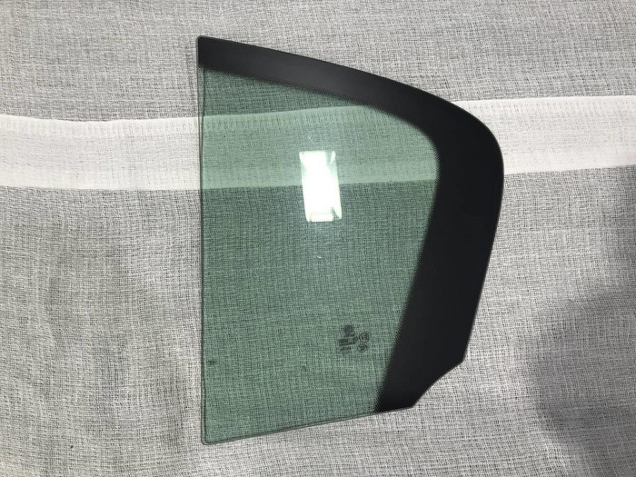 Форточка двери задняя правая VW Passat B7 (2011-2015)