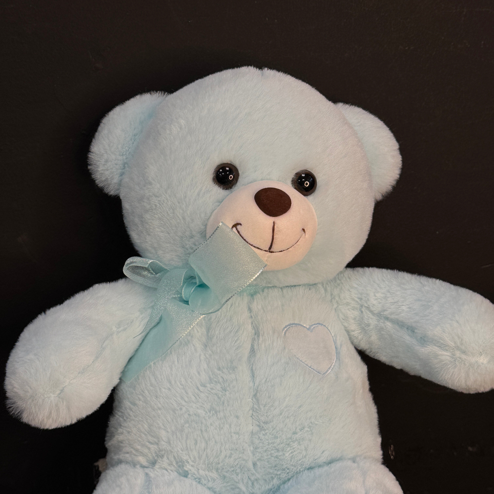 Медведь плюшевый голубого цвета