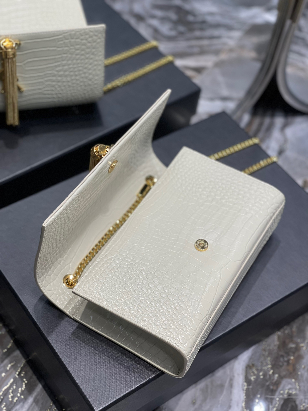 Saint Laurent Kate Medium Bag 24 cm