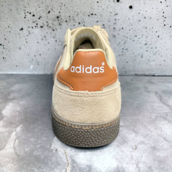 Adidas Spezial • Bone